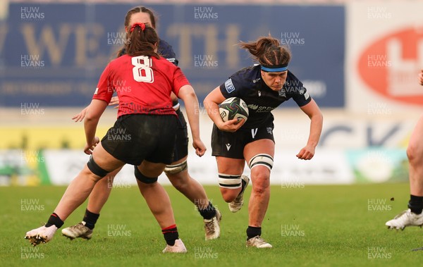 201225 - Brython Thunder v Glasgow Warriors, Celtic Challenge - Gemma Bell of Glasgow Warriors takes on Branwen Metcalfe of Brython Thunder