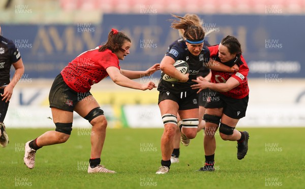 201225 - Brython Thunder v Glasgow Warriors, Celtic Challenge - Gemma Bell of Glasgow Warriors takes on Branwen Metcalfe of Brython Thunder and Jess Rogers of Brython Thunder
