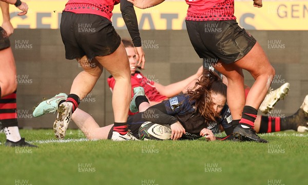 201225 - Brython Thunder v Glasgow Warriors, Celtic Challenge - Hannah Smyth of Glasgow Warriors scores her first try