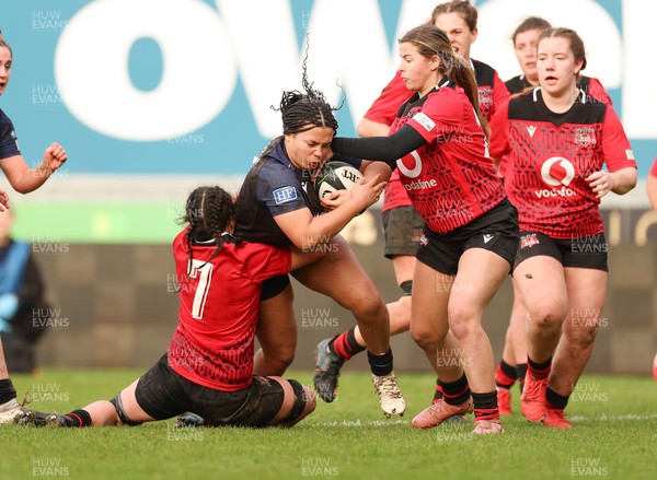201225 - Brython Thunder v Glasgow Warriors, Celtic Challenge - Aicha Sutcliffe of Glasgow Warriors charges for the line