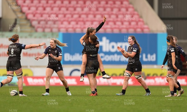 201225 - Brython Thunder v Glasgow Warriors, Celtic Challenge - Glasgow celebrate on the final whistle