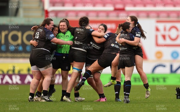 201225 - Brython Thunder v Glasgow Warriors, Celtic Challenge - Glasgow celebrate on the final whistle