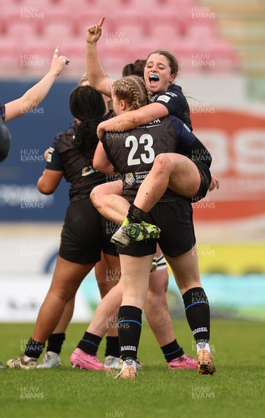 201225 - Brython Thunder v Glasgow Warriors, Celtic Challenge - Glasgow celebrate on the final whistle