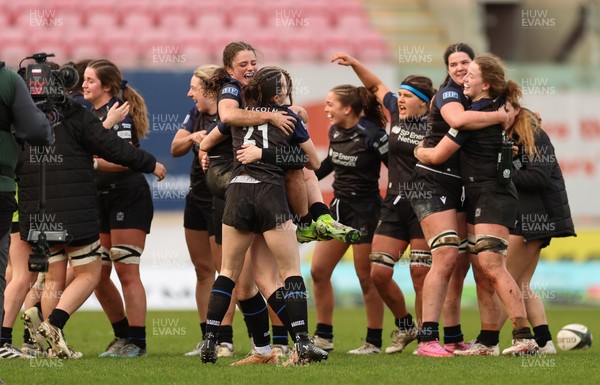 201225 - Brython Thunder v Glasgow Warriors, Celtic Challenge - Glasgow celebrate on the final whistle