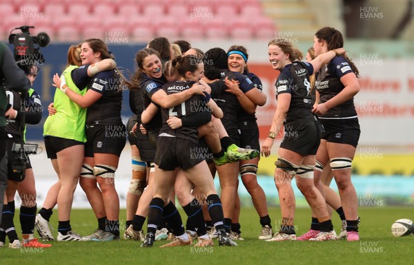 201225 - Brython Thunder v Glasgow Warriors, Celtic Challenge - Glasgow celebrate on the final whistle