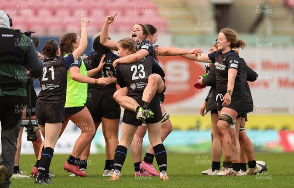201225 - Brython Thunder v Glasgow Warriors, Celtic Challenge - Glasgow celebrate on the final whistle
