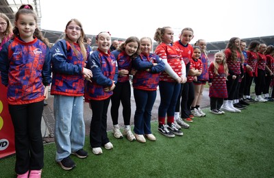 080326 - Brython Thunder v Gwalia Lightning, Celtic Challenge - A guard of honour waits for the players