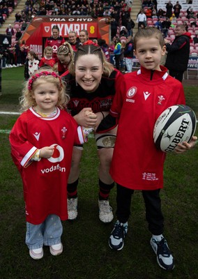 080326 - Brython Thunder v Gwalia Lightning, Celtic Challenge - Gwen Crabb of Brython Thunder with match mascots