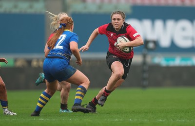 080326 - Brython Thunder v Gwalia Lightning, Celtic Challenge - Hannah Bluck of Brython Thunder takes on Isla McMullen of Gwalia Lightning