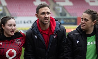 080326 - Brython Thunder v Gwalia Lightning, Celtic Challenge - Brython Thunder head coach Ashley Beck speaks to the players at the end of the match