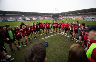 080326 - Brython Thunder v Gwalia Lightning, Celtic Challenge - Brython Thunder huddle up at the end of the match