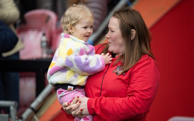 080326 - Brython Thunder v Gwalia Lightning, Celtic Challenge - Caryl Thomas with daughter