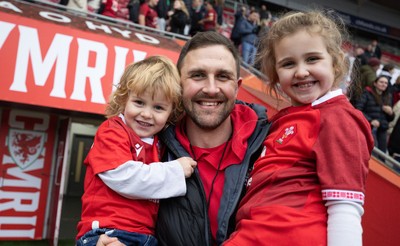 080326 - Brython Thunder v Gwalia Lightning, Celtic Challenge - Brython Thunder head coach Ashley Beck with family at the end of the match