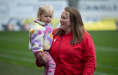 080326 - Brython Thunder v Gwalia Lightning, Celtic Challenge - Caryl Thomas with daughter
