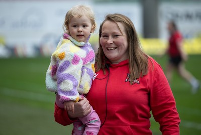 080326 - Brython Thunder v Gwalia Lightning, Celtic Challenge - Caryl Thomas with daughter