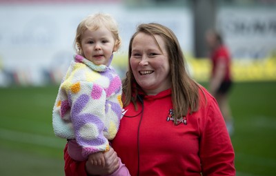 080326 - Brython Thunder v Gwalia Lightning, Celtic Challenge - Caryl Thomas with daughter