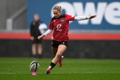 080326 - Brython Thunder v Gwalia Lightning - Celtic Challenge - Hanna Marshall of Brython Thunder kicks the conversion