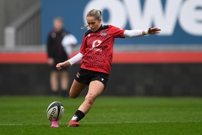 080326 - Brython Thunder v Gwalia Lightning - Celtic Challenge - Hanna Marshall of Brython Thunder kicks the conversion