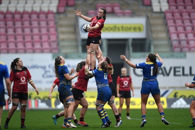 080326 - Brython Thunder v Gwalia Lightning - Celtic Challenge - Branwen Metcalfe of Brython Thunder wins the line-out