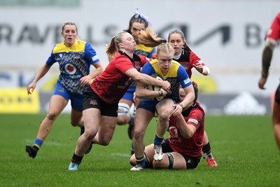 080326 - Brython Thunder v Gwalia Lightning - Celtic Challenge - Catherine Richards of Gwalia Lightning is challenged by Seren Lockwood of Brython Thunder