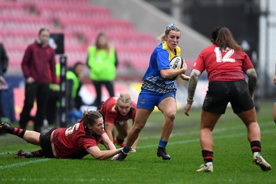 080326 - Brython Thunder v Gwalia Lightning - Celtic Challenge - Courtney Greenway of Gwalia Lightning is challenged by Natalia John of Brython Thunder