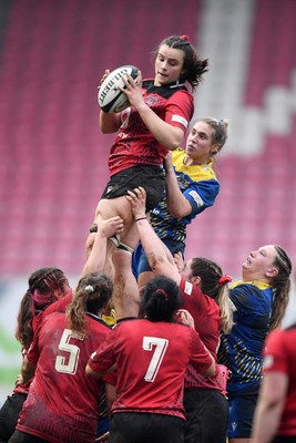 080326 - Brython Thunder v Gwalia Lightning - Celtic Challenge - Branwen Metcalfe of Brython Thunder wins the line-out