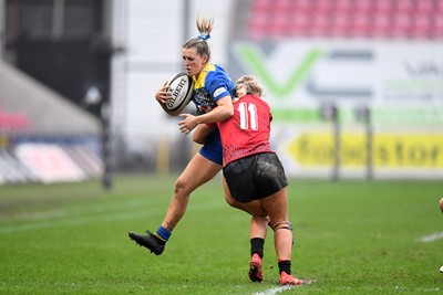 080326 - Brython Thunder v Gwalia Lightning - Celtic Challenge - Courtney Greenway of Gwalia Lightning is challenged by Seren Singleton of Brython Thunder