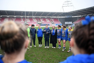 080326 - Brython Thunder v Gwalia Lightning - Celtic Challenge - Gwalia team huddle, lead by Catrina Nicholas-McLaughlin, Gwalia Lightning head coach at full time