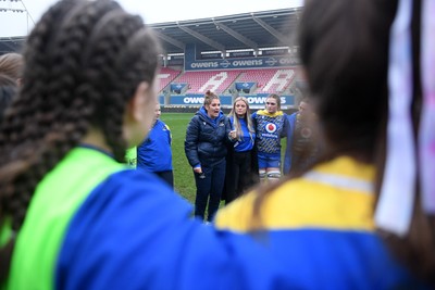 080326 - Brython Thunder v Gwalia Lightning - Celtic Challenge - Gwalia team huddle, lead by Catrina Nicholas-McLaughlin, Gwalia Lightning head coach at full time