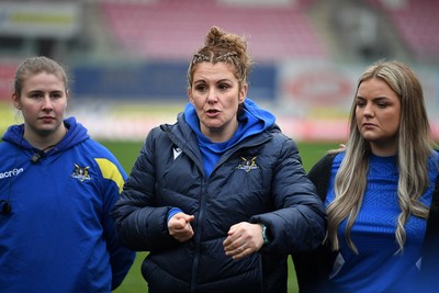 080326 - Brython Thunder v Gwalia Lightning - Celtic Challenge - Gwalia team huddle at full time, lead by Catrina Nicholas-McLaughlin, Gwalia Lightning head coach