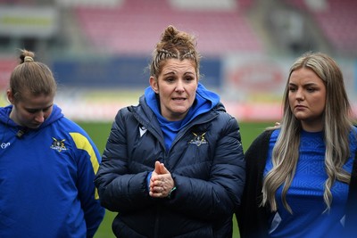 080326 - Brython Thunder v Gwalia Lightning - Celtic Challenge - Gwalia team huddle at full time, lead by Catrina Nicholas-McLaughlin, Gwalia Lightning head coach