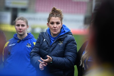 080326 - Brython Thunder v Gwalia Lightning - Celtic Challenge - Gwalia team huddle at full time, lead by Catrina Nicholas-McLaughlin, Gwalia Lightning head coach