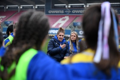 080326 - Brython Thunder v Gwalia Lightning - Celtic Challenge - Gwalia team huddle at full time, lead by Catrina Nicholas-McLaughlin, Gwalia Lightning head coach