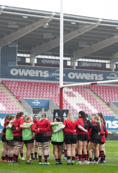 080326 - Brython Thunder v Gwalia Lightning, Celtic Challenge - Brython Thunder huddle up ahead of the match