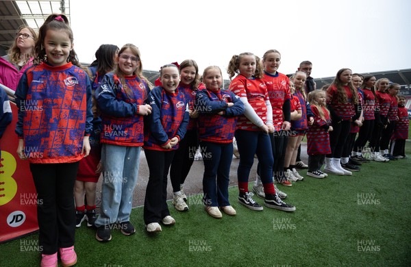 080326 - Brython Thunder v Gwalia Lightning, Celtic Challenge - A guard of honour waits for the players