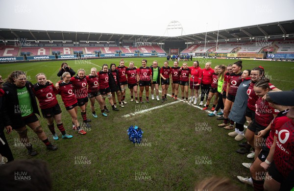 080326 - Brython Thunder v Gwalia Lightning, Celtic Challenge - Brython Thunder huddle up at the end of the match