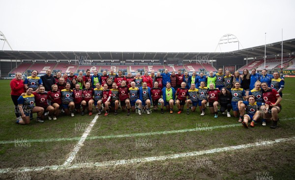 080326 - Brython Thunder v Gwalia Lightning, Celtic Challenge - Brython Thunder and Gwalia Lightning gather together at the end of the match