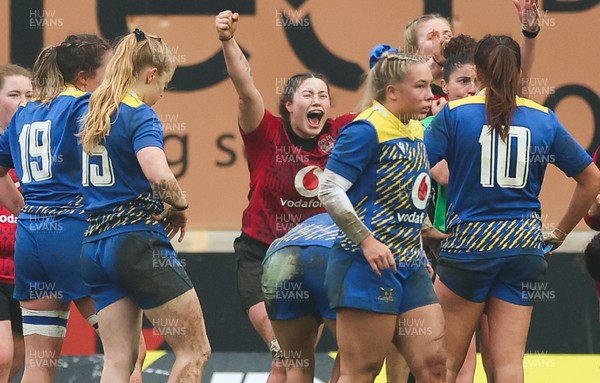 080326 - Brython Thunder v Gwalia Lightning, Celtic Challenge - Gwen Crabb of Brython Thunder celebrates on the final whistle