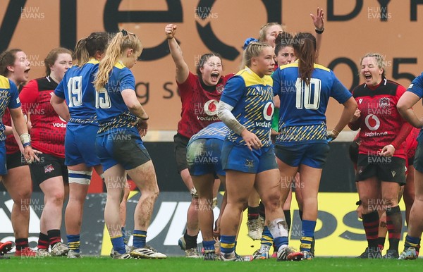 080326 - Brython Thunder v Gwalia Lightning, Celtic Challenge - Gwen Crabb of Brython Thunder celebrates on the final whistle