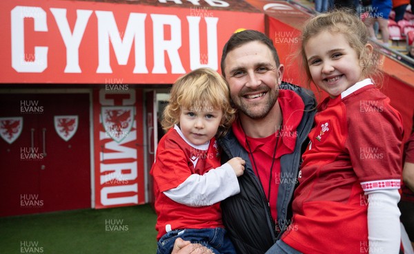 080326 - Brython Thunder v Gwalia Lightning, Celtic Challenge - Brython Thunder head coach Ashley Beck with family at the end of the match