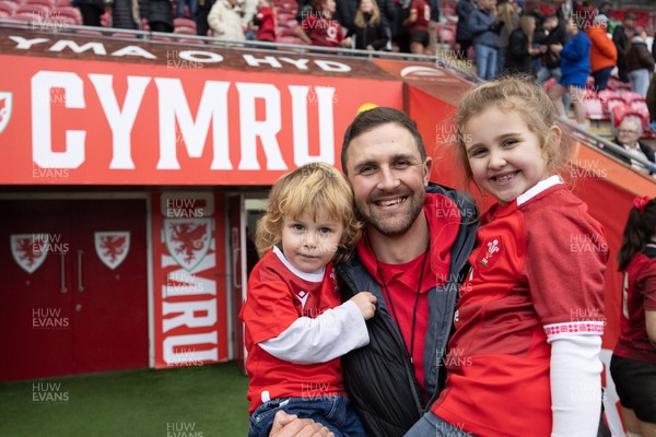 080326 - Brython Thunder v Gwalia Lightning, Celtic Challenge - Brython Thunder head coach Ashley Beck with family at the end of the match