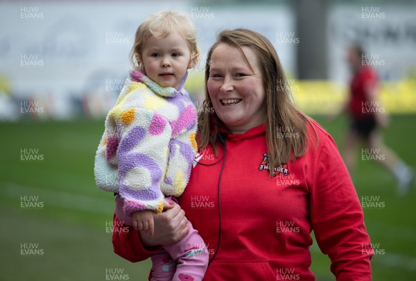 080326 - Brython Thunder v Gwalia Lightning, Celtic Challenge - Caryl Thomas with daughter
