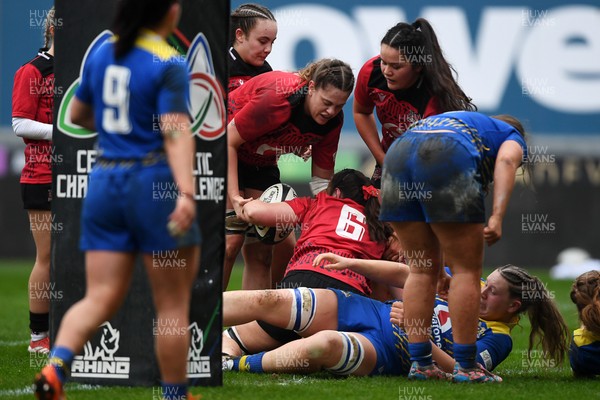 080326 - Brython Thunder v Gwalia Lightning - Celtic Challenge - Branwen Metcalfe of Brython Thunder scores a try