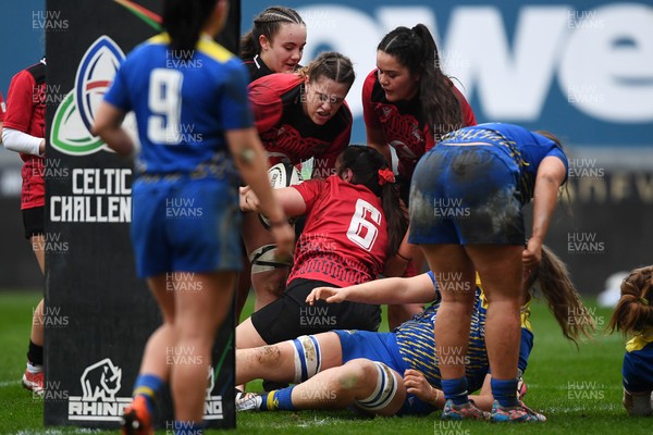 080326 - Brython Thunder v Gwalia Lightning - Celtic Challenge - Branwen Metcalfe of Brython Thunder scores a try