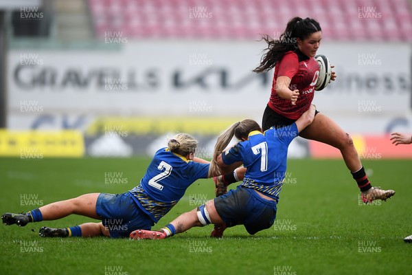 080326 - Brython Thunder v Gwalia Lightning - Celtic Challenge - Jorja Aiono of Brython Thunder is challenged by Molly Reardon of Gwalia Lightning and Anwen Owen of Gwalia Lightning
