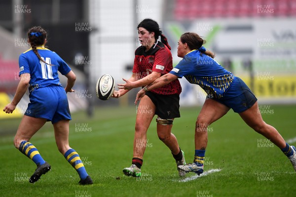 080326 - Brython Thunder v Gwalia Lightning - Celtic Challenge - Lucy Isaac of Brython Thunder is challenged by Caitlin Lewis of Gwalia Lightning