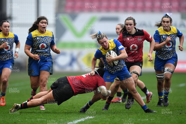 080326 - Brython Thunder v Gwalia Lightning - Celtic Challenge - Courtney Greenway of Gwalia Lightning is challenged by Courtney Keight of Brython Thunder