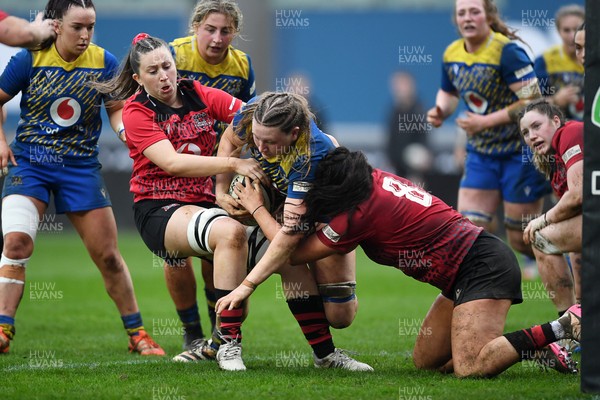 080326 - Brython Thunder v Gwalia Lightning - Celtic Challenge - Alaw Prys of Gwalia Lightning is challenged by Jorja Aiono of Brython Thunder