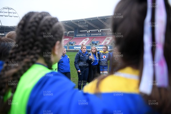 080326 - Brython Thunder v Gwalia Lightning - Celtic Challenge - Gwalia team huddle, lead by Catrina Nicholas-McLaughlin, Gwalia Lightning head coach at full time