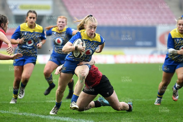 080326 - Brython Thunder v Gwalia Lightning - Celtic Challenge - Catherine Richards of Gwalia Lightning is challenged by Seren Lockwood of Brython Thunder